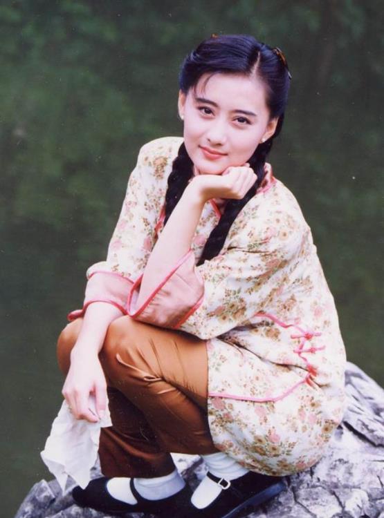 从《梅花烙》,《水云间》到《鬼丈夫》,琼瑶笔下的三个爱情故事成了