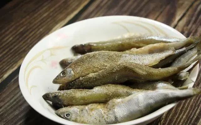 香煎多春鱼 一口咬下去满嘴鱼籽 香酥过瘾 腾讯网