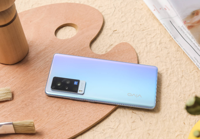 专业版相比,华为mate40虽然在性能上缩水,但依然拥有