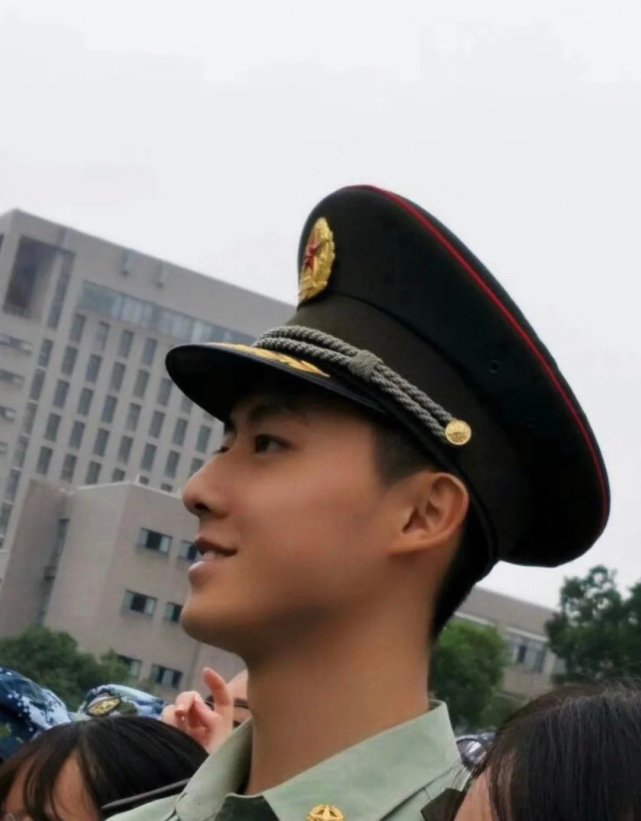 网红刘长江海军图片