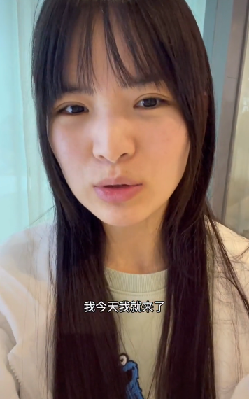 47岁网红七阿姨纯素颜现身整形医院打瘦脸针,怕疼很