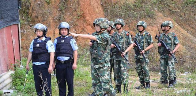 外国逃兵窜入中国300多军警搜捕2004年如何生擒二人
