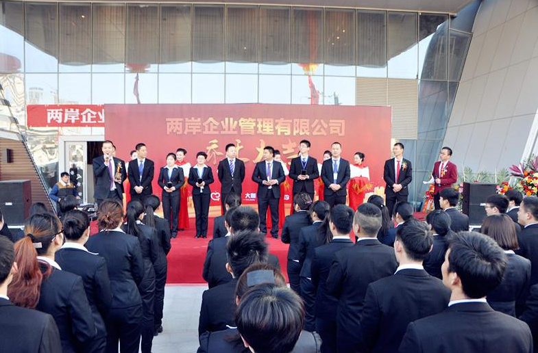 蜜雪冰城火了23年.从关闭商店到与兄弟反目,张红超只做了三件事