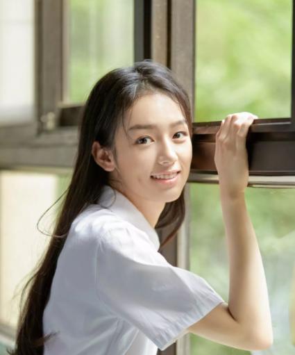 她是北影校花因霸凌周冬雨而火被网友称为小章子怡