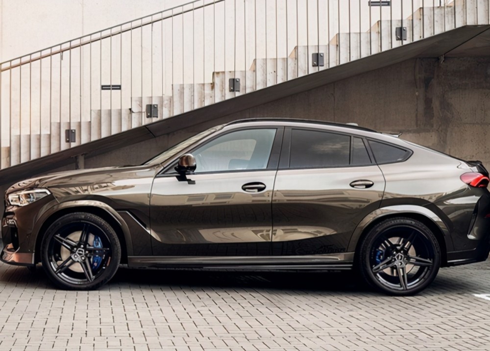 最"贵气"的宝马x6亮相,土豪金外观 4.4t引擎,加速5秒真帅气!