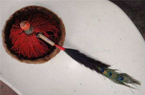 三眼花翎究竟有多尊贵?整个清朝仅7人获得,和珅做梦都想要一顶