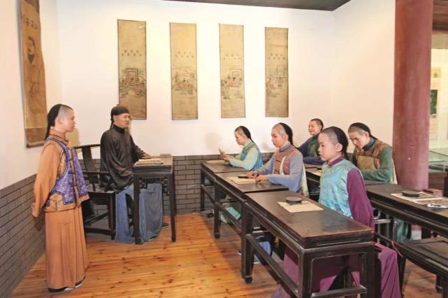 新聊斋教书先生遇两女鬼相争要求帮忙评理装糊涂避过劫难