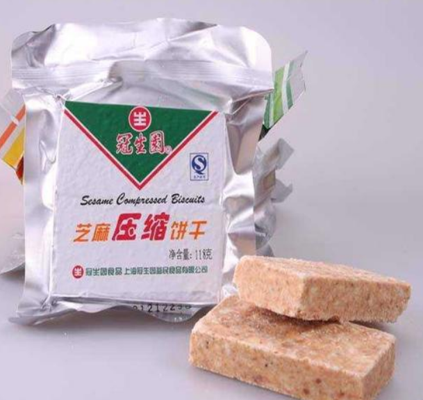 军用压缩饼干体积那么小,为何很抗饿?用水煮沸半小时就懂了_腾讯新闻