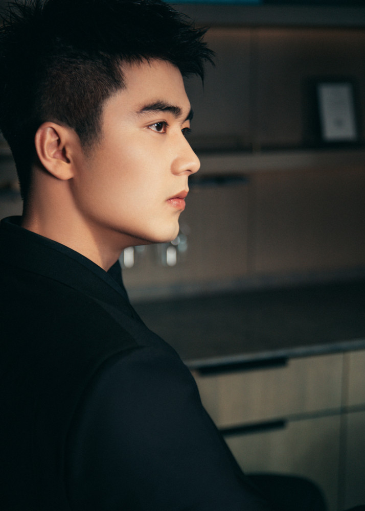 现场活动中,青年演员刘奕畅备受赞许,青涩稚嫩却不乏沉