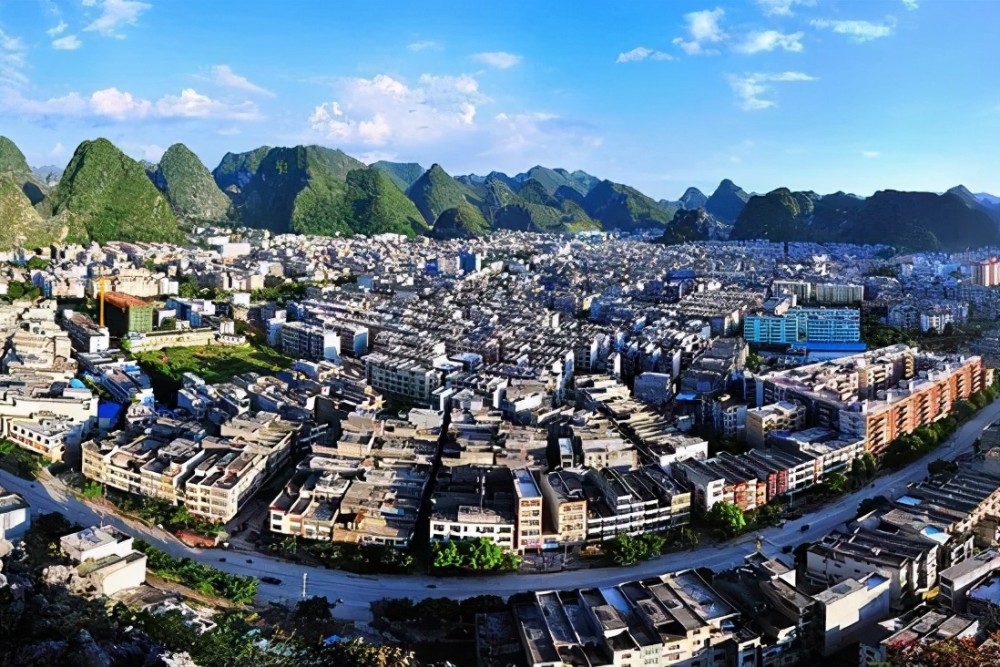 广西一"王牌"小县城,被贵南高铁"砸中",耗资758亿建设_腾讯新闻