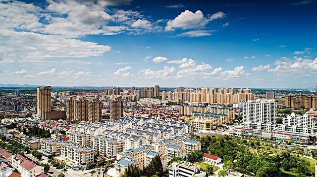 郎溪南站具备了皖南建筑的隽朗风华,展现郎溪的山韵与茶悠的气质