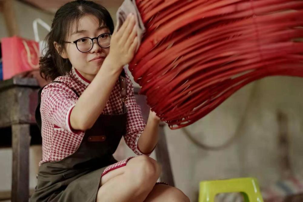 新青年上封面90后竹编新生代传承人肖瑶让更多人感受到竹编魅力