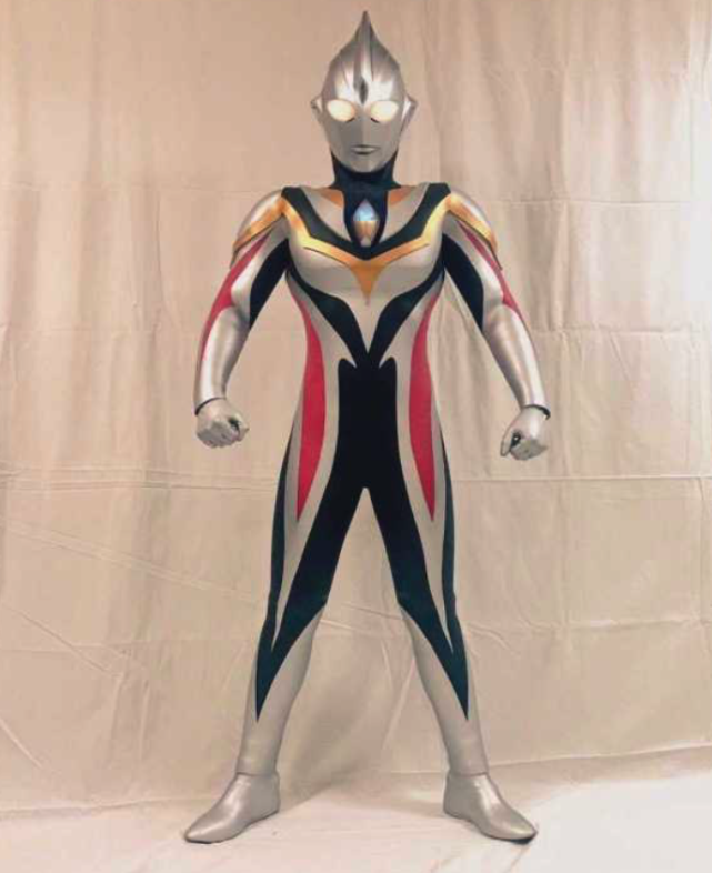 否则按照后藤老师的思路,怎样会设计出这样简单明了帅气的奥特曼的呢?