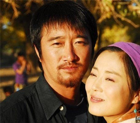 现在的她在家里扮演着一个家庭主妇的角色,照顾儿女,陪伴丈夫.