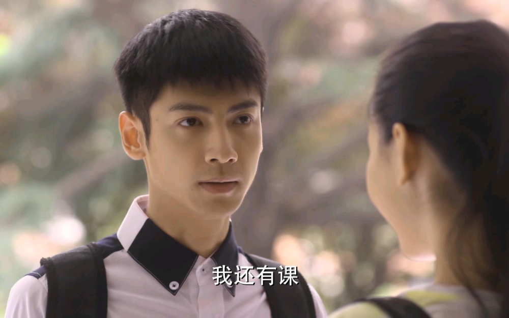 2015年播出《何以笙箫默》,罗云熙的外形和演技,受到外界小规模的讨论