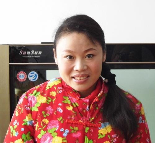 曾红遍全国的草帽姐从年入千万到街头卖葡萄她经历了什么