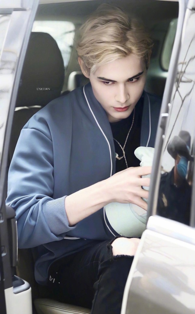 利路修9分钟vlog营业澄清改名原因大秀油头造型秘诀