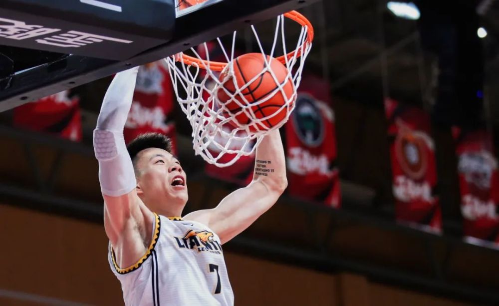 张镇麟暴扣齐麟这是向一生之敌宣战