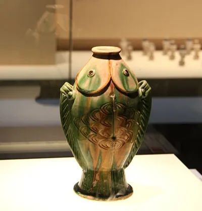唐三彩双鱼瓶