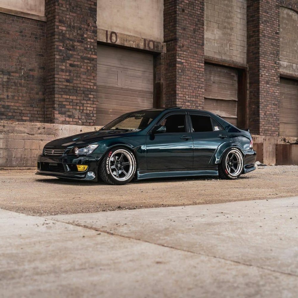 汽车改装雷克萨斯咬地鲨