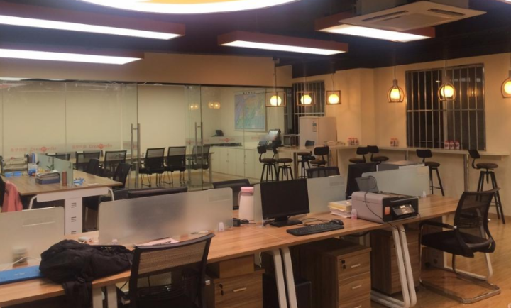 网络主播线下工作室该如何组建和运营