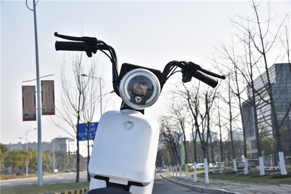 线上专供款雅迪n1这个轻量级选手的表现你打几分