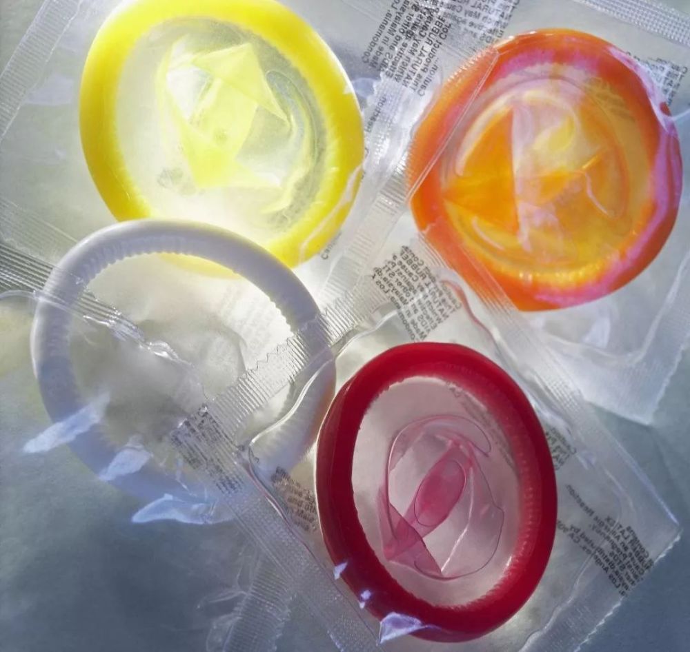 1,佩戴安全套这种避孕方式避孕的成功率会有所保证,与此同时,安全套