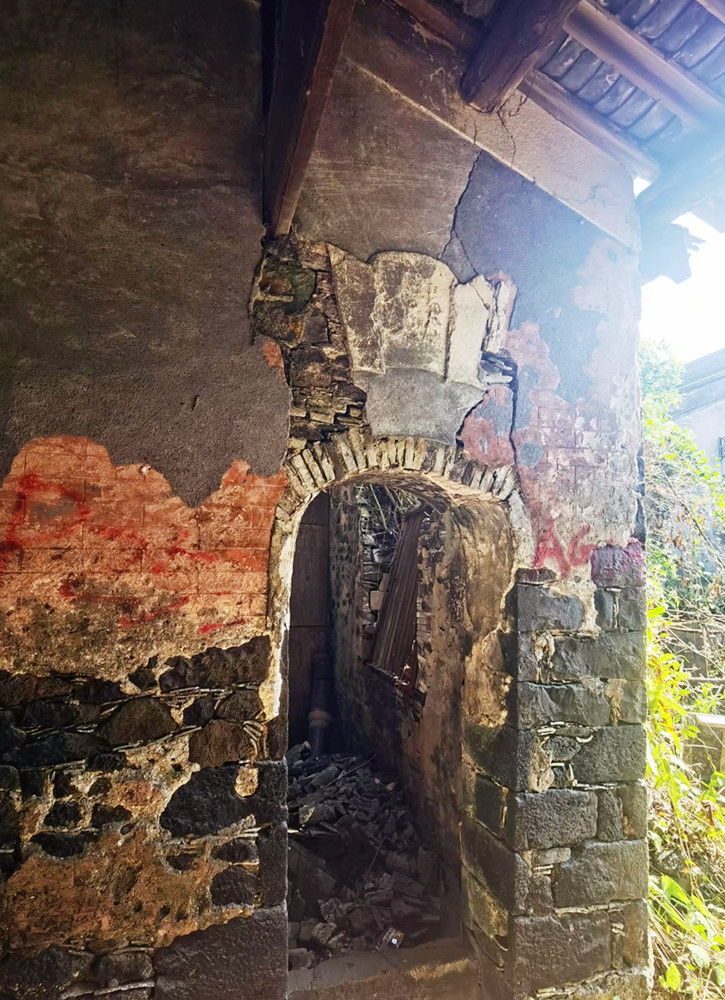 形容老宅破旧的诗词 形容人老但风采依旧的诗句