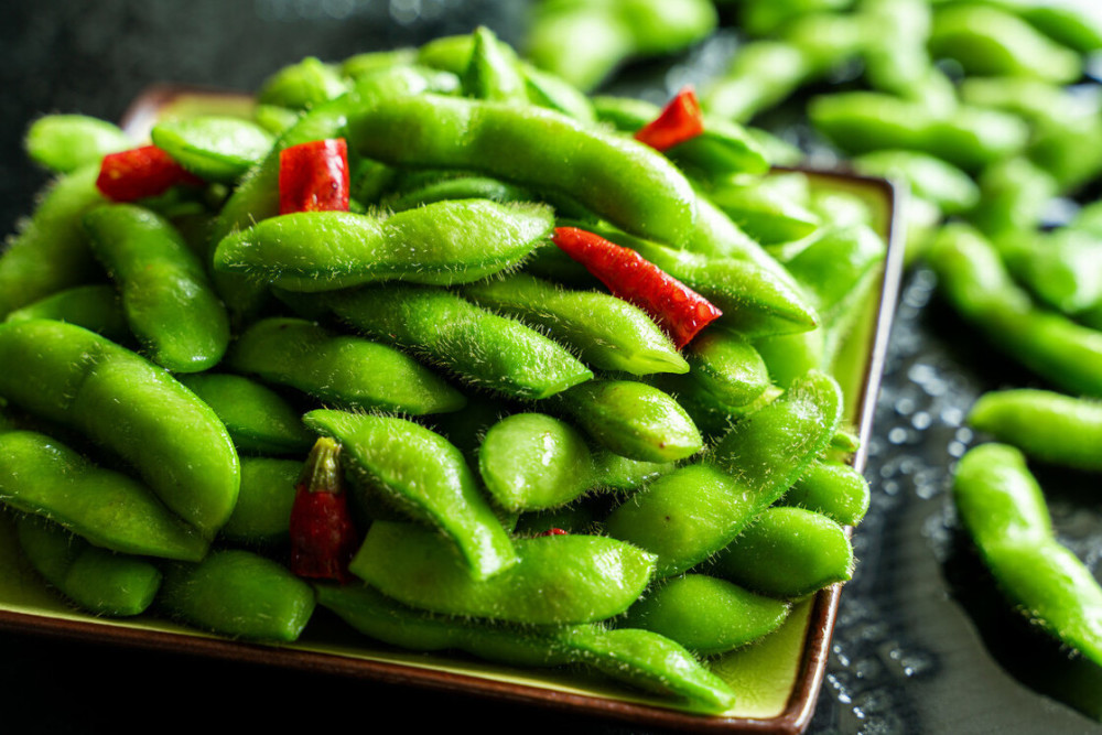 一提到毛豆,人们总是会想到烧烤,的确,吃烧烤的时候来上一盘水煮毛豆