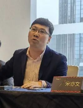 岳阳超越通信董事长李学鹏应邀出席.与湖南渠道商代表进行座谈.