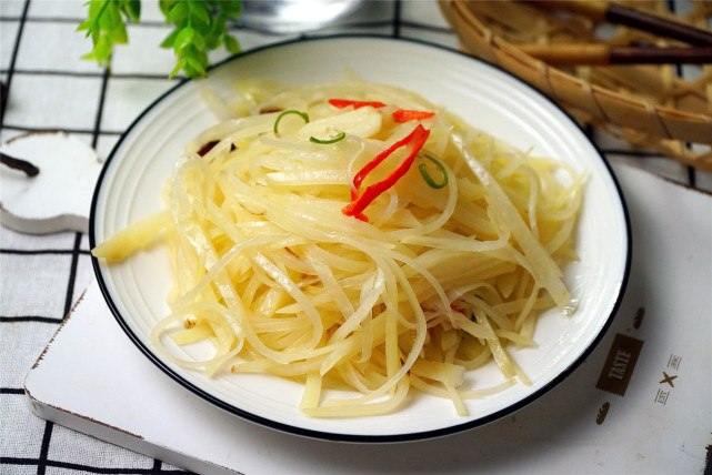 土豆|白醋|泡紅椒|食材|土豆絲|炒土豆絲|花椒|食鹽|酸辣土豆絲