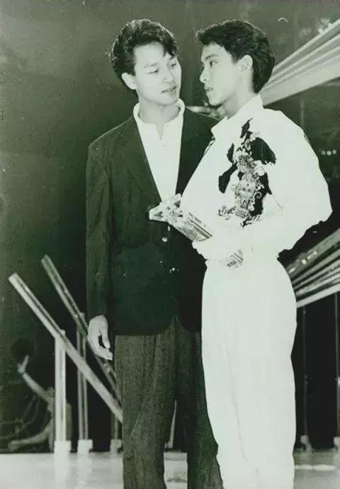 一通40多分钟的电话,让张国荣决定帮帮这个年轻人.