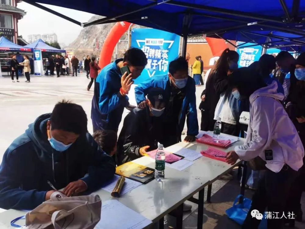 县人社局组织我县企业赴泸定县、石棉县