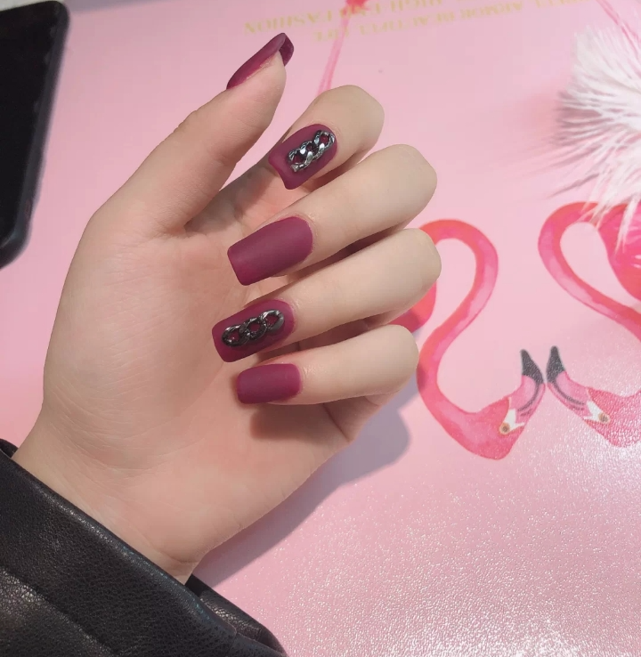 超显手白的梅子色美甲黄黑皮友好姐妹们快来冲一波