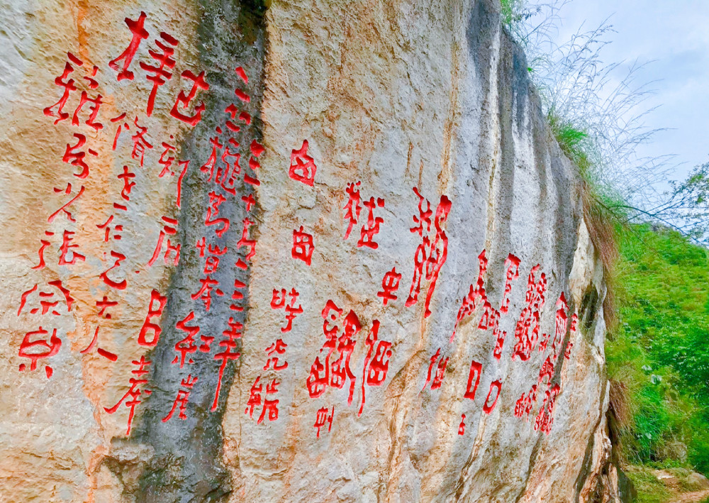 贵州藏在深山的天书刻着很多神秘图案当地悬赏50万无人破解