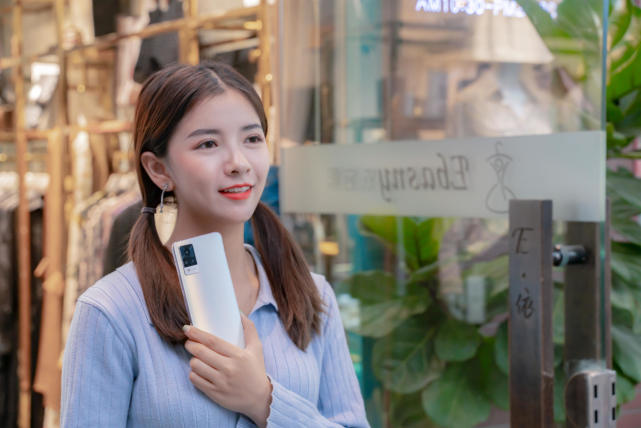 vivos9美图欣赏兼顾实力与颜值的轻薄自拍旗舰