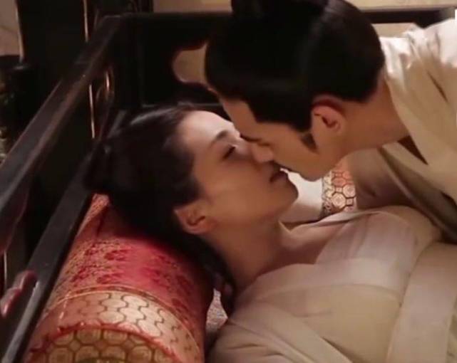 刘涛周渝民吻戏花絮曝光亲密热吻很投入导演喊停后一脸娇羞