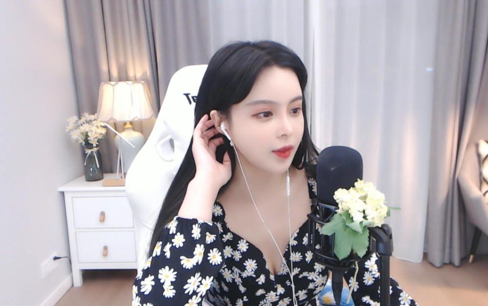 斗鱼running送福利苏恩惨当工具人网友这陈死狗好白