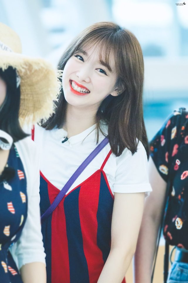 twice林娜琏分享一组超甜的兔牙壁纸头像