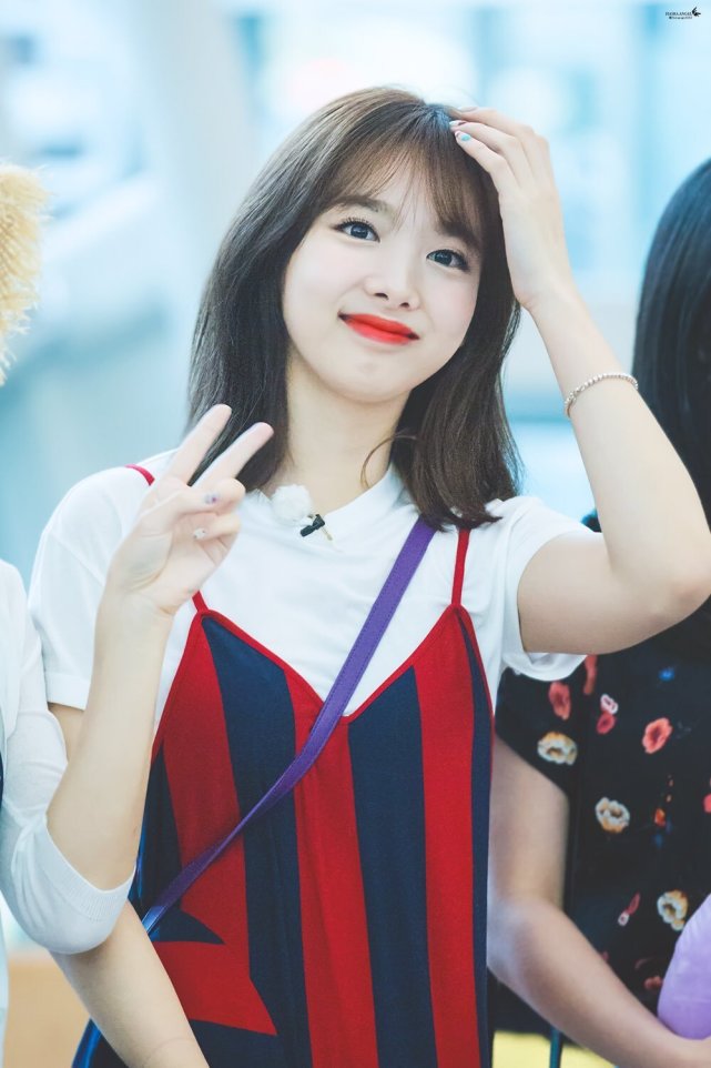 twice林娜琏分享一组超甜的兔牙壁纸头像