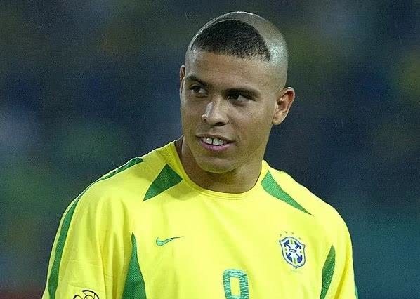 近20年后,巴西传奇前锋罗纳尔多的"阿福"头终于有了解释!