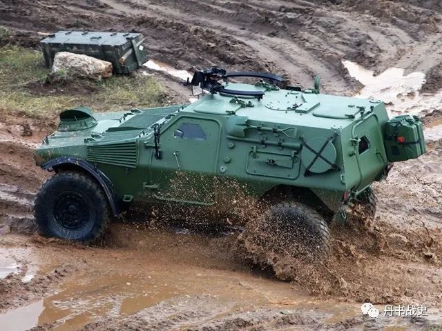 法国潘哈德vbl轮式突击车的小帮手