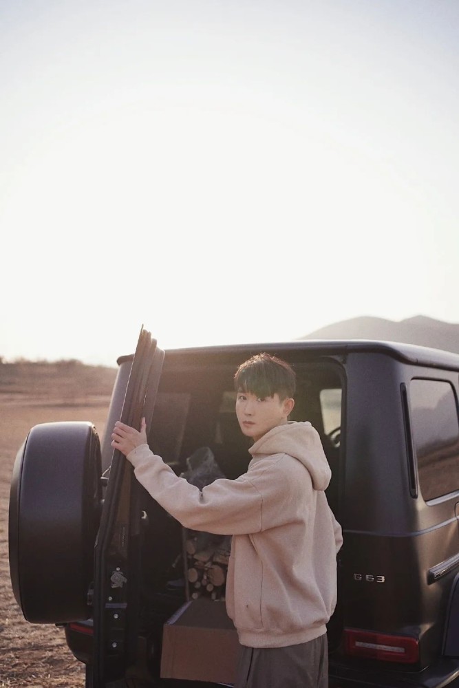 作为夏河的好友,这名字也有点年代感了,当年经常跟他一同出现.