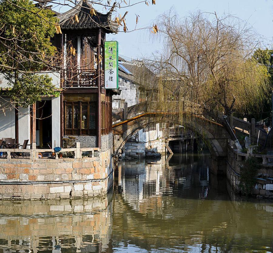 古镇的"三画一棋"是她的精髓,唯美的水乡田园风光,更有诗意