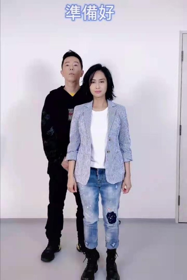 黄贯中老婆图片