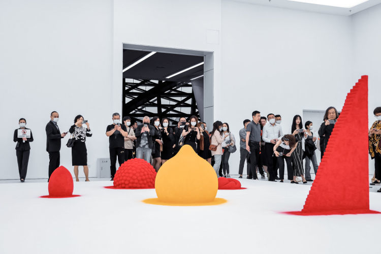 国际顶级雕塑艺术家安尼施卡普尔个展亮相深圳 卡普尔红再刷屏