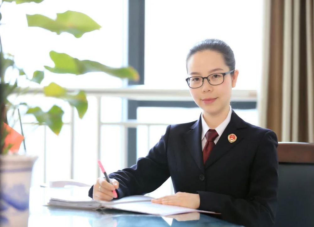 教育整顿英模在身边浙江省明星公诉人绍兴市最美公务员汤隽