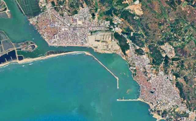 广东惠来县一个滨海乡镇,因泉而得名,是国家一级渔港