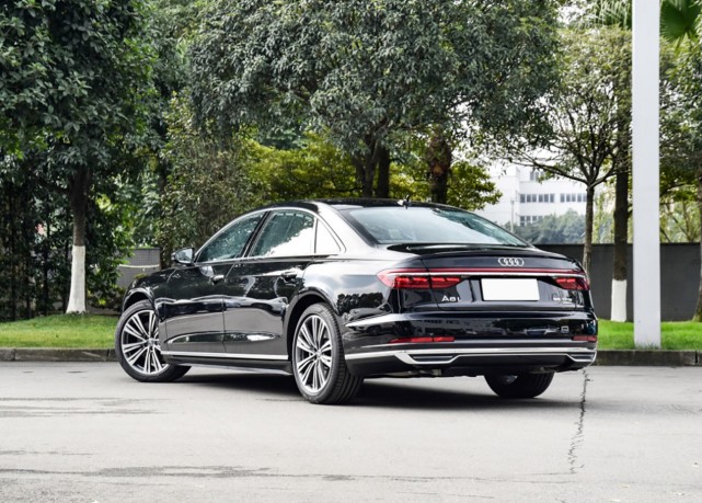 跟宝马7系,奔驰s级相比,奥迪a8的性价比最高,84.28万起