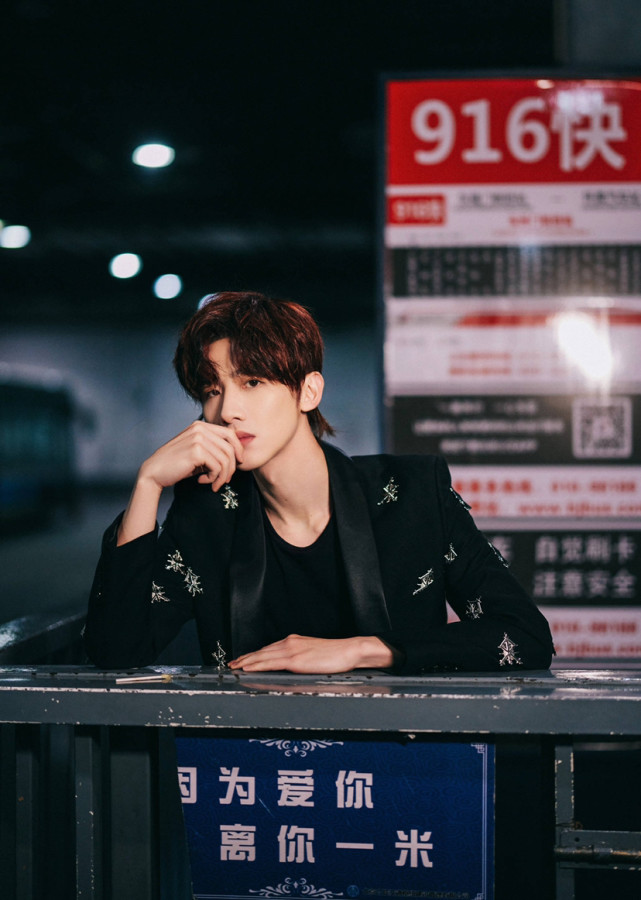 全场最瞩目的焦点白敬亭